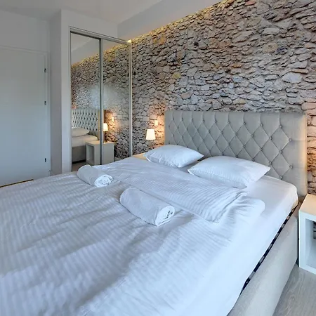 Rentplanet - Atal Tower Apartment *